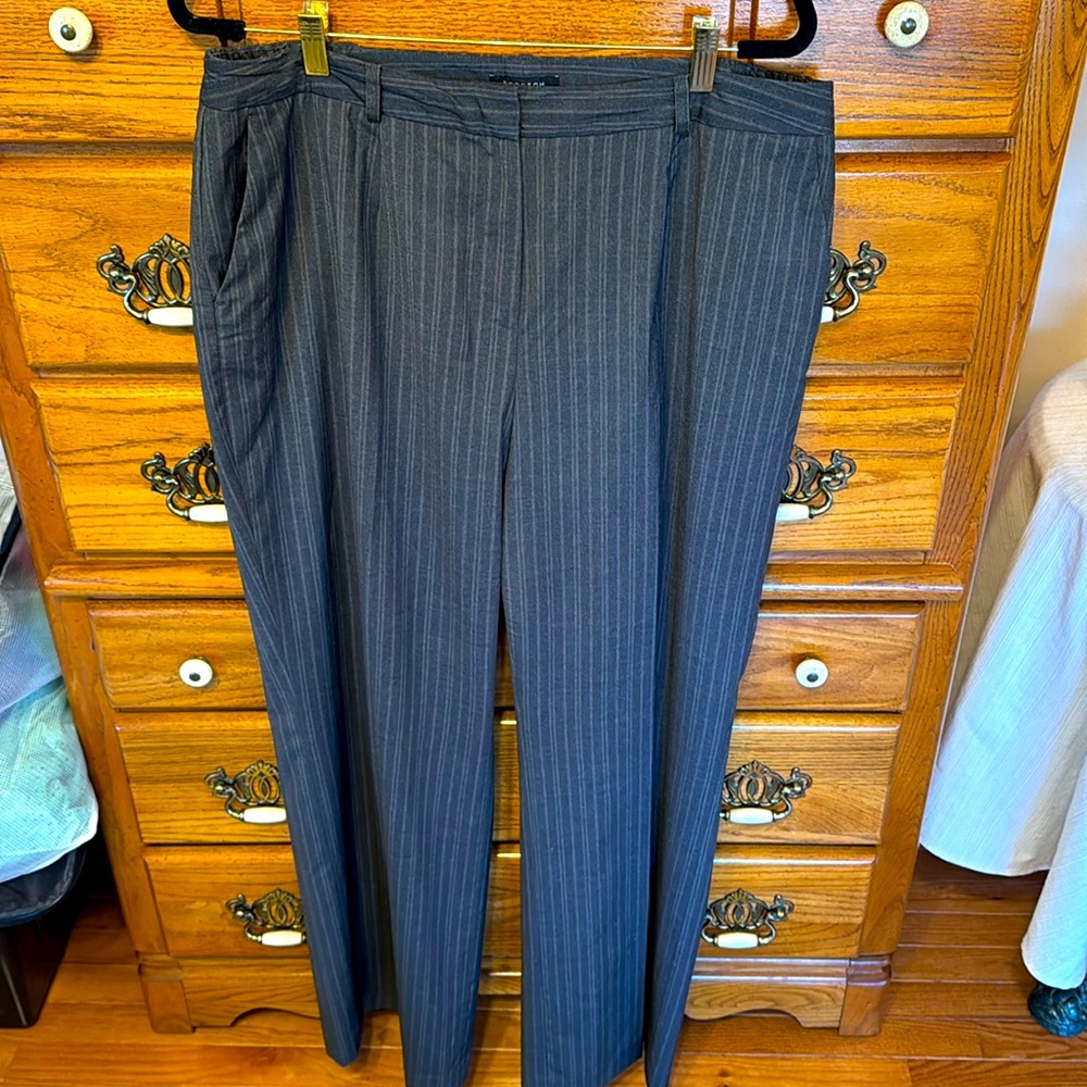 JONES NEW YORK (Vintage) 16W Brown Pinstripe Trousers